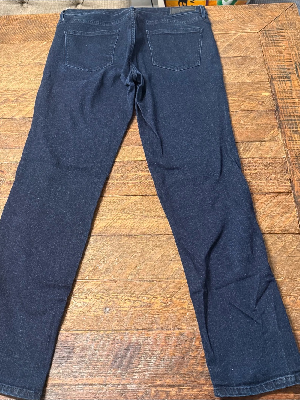Women’s Dark Wash Straight Leg Jeans - Classic Back Pocket Design (Size 12)